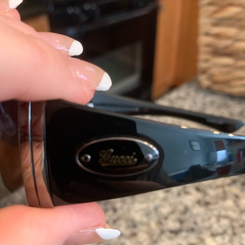 Gucci Black Shield Sunglasses with Dark Smoke Lenses - Picture 5 of 8